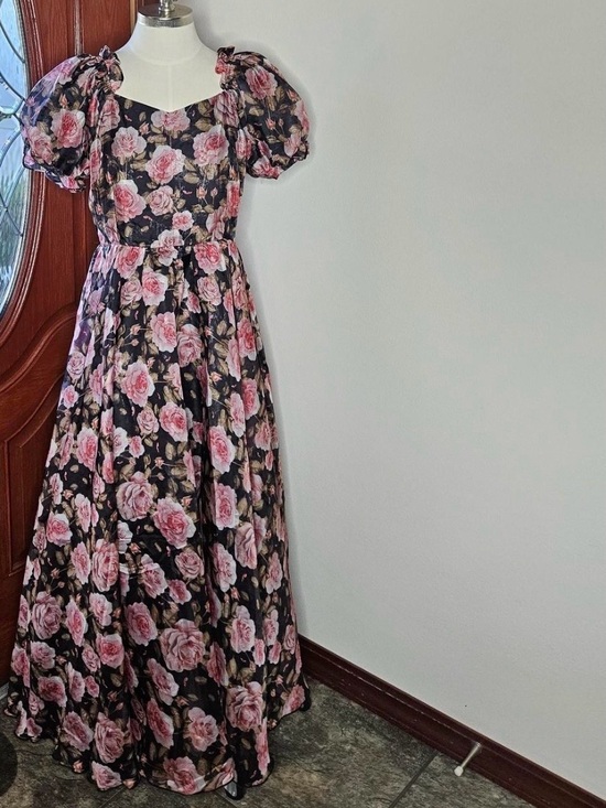 Ivy City Co Dresses & Skirts - Floral Puff-Sleeve Maxi Dress in Pink and Black Ivy city size large rose print